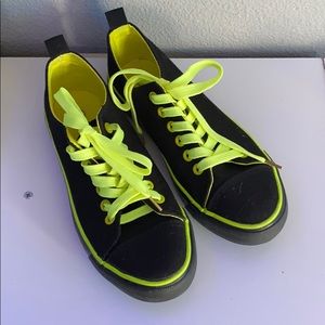 black and yellow twisted shoes
